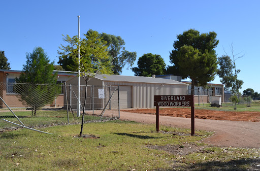Riverland woodworkers and quilters