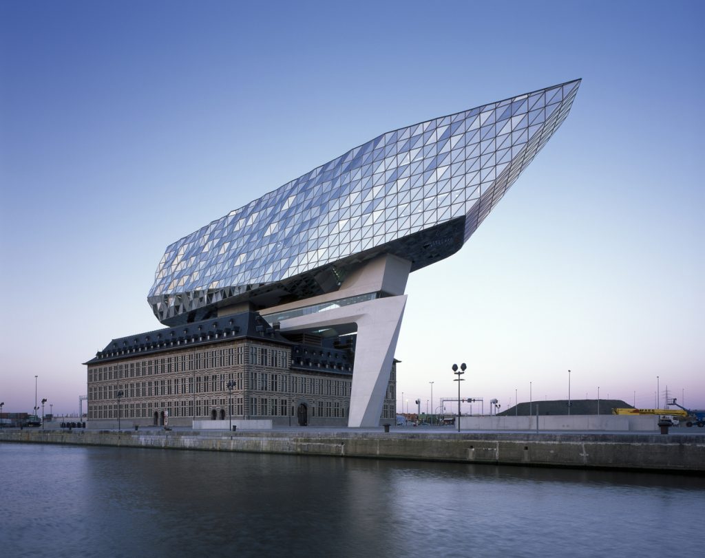 Contrast Building Architecture – Striking Modern Design with Bold Facade Details